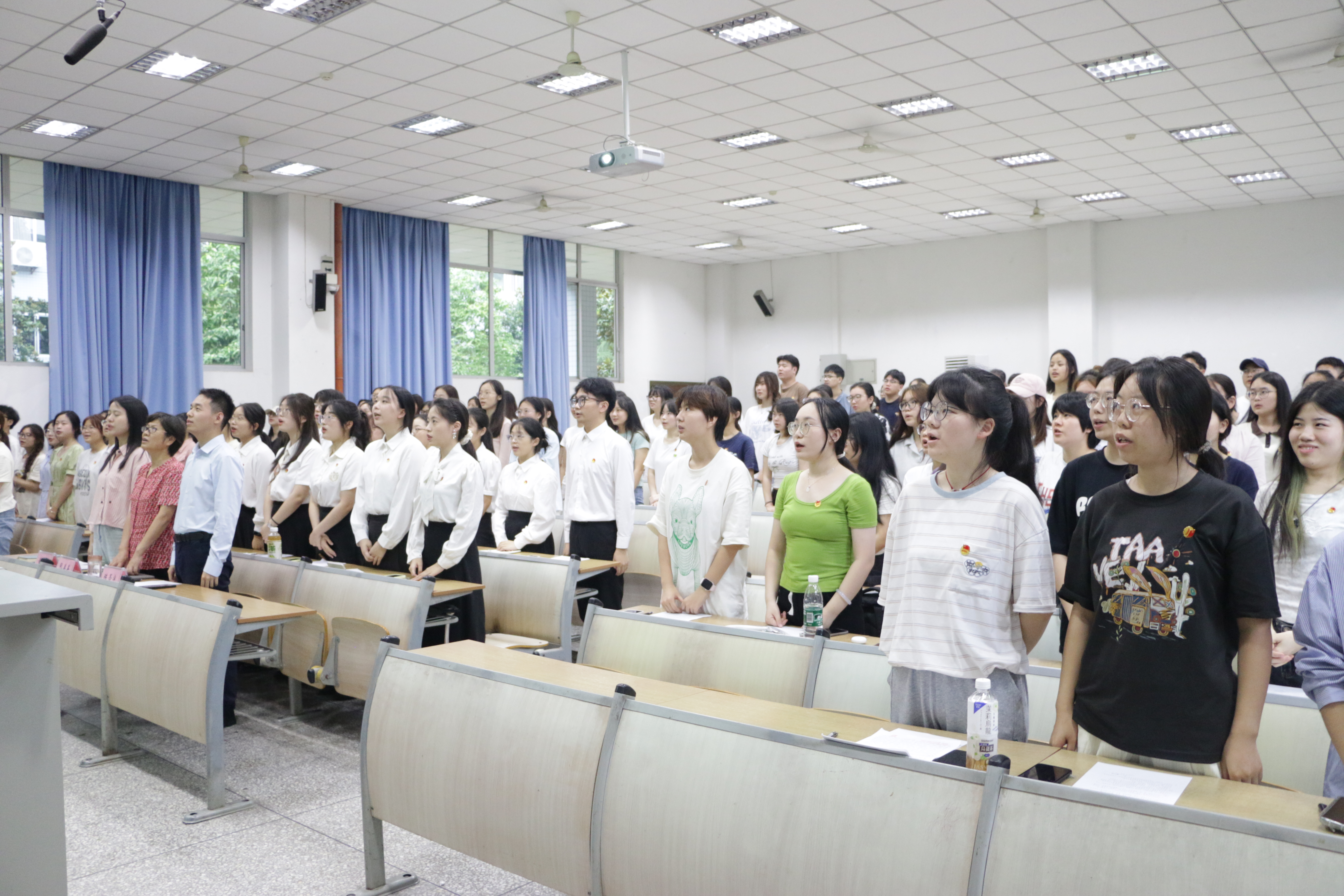 齐唱团歌1.jpg