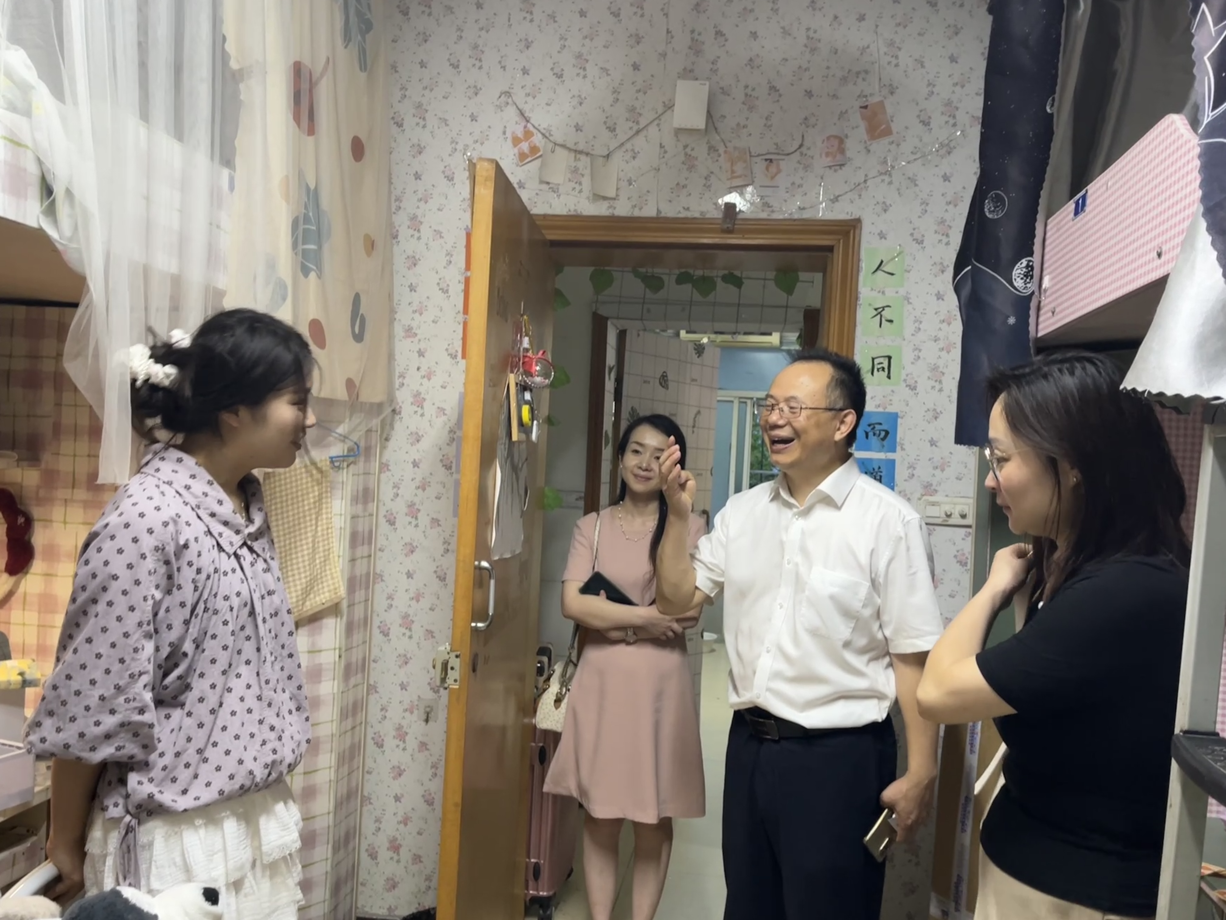 dhzu_1751102996722000407.jpg
